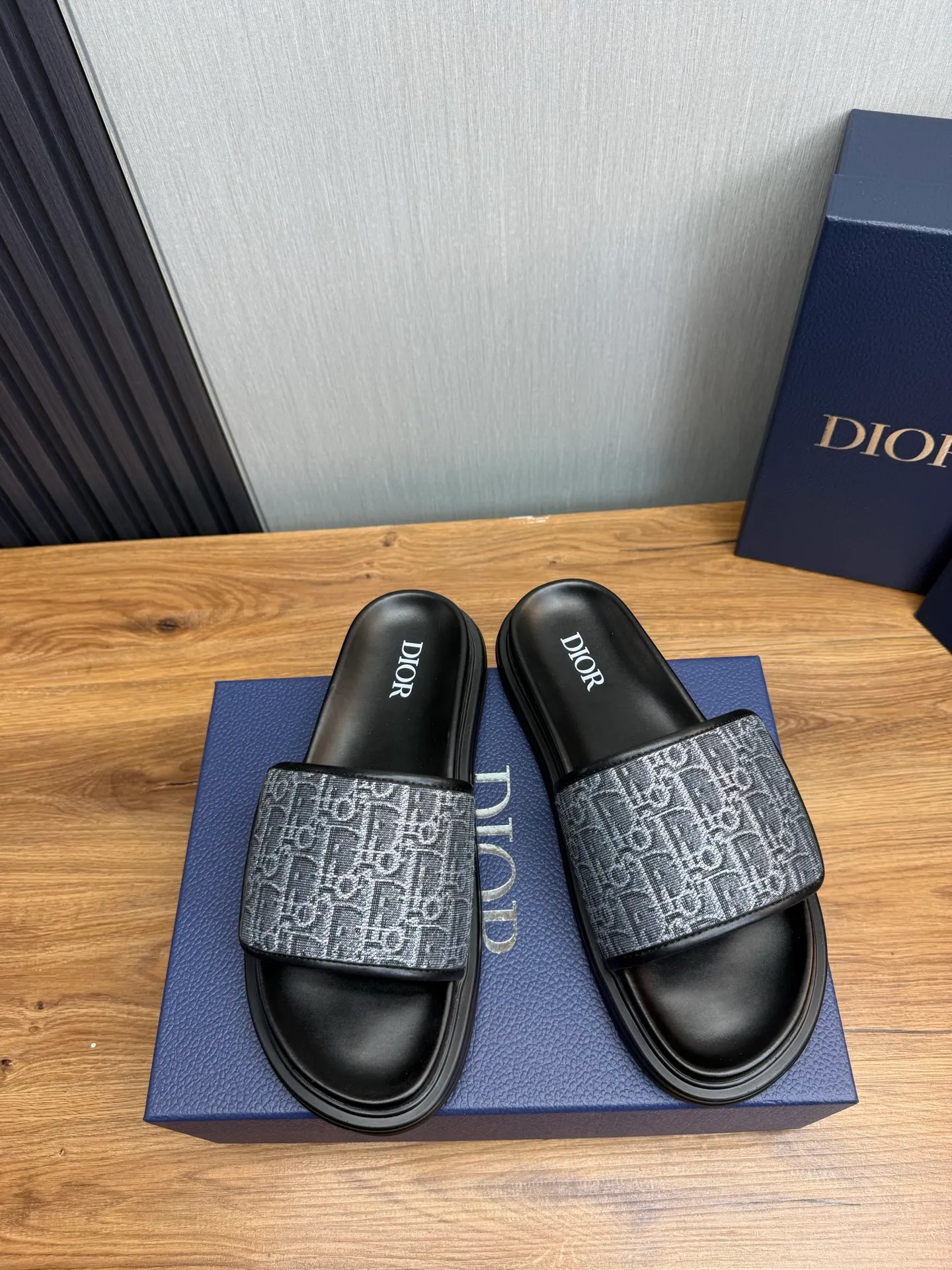 Men's shoes 💰280💰 Dior. Men's slippers 🩴Official website 1:1 production 38-45 yards 45 46 🉑️Customized original material shipped✅